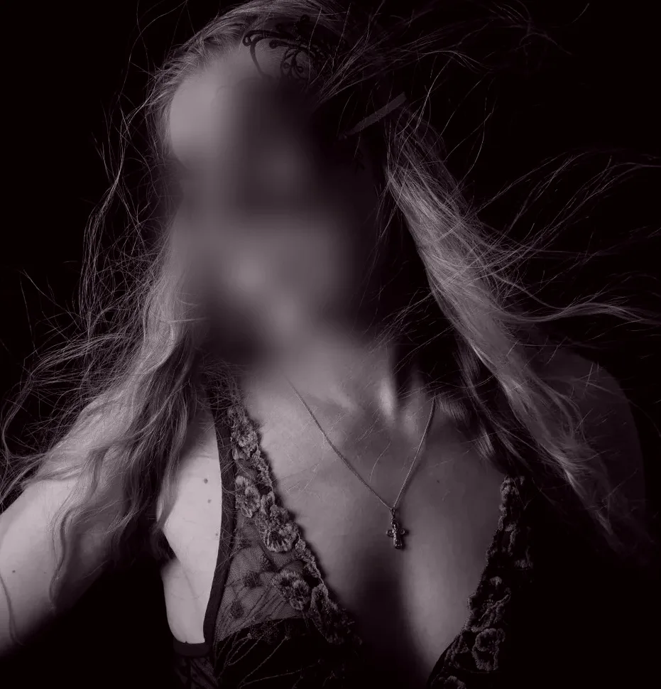 Amina, 34