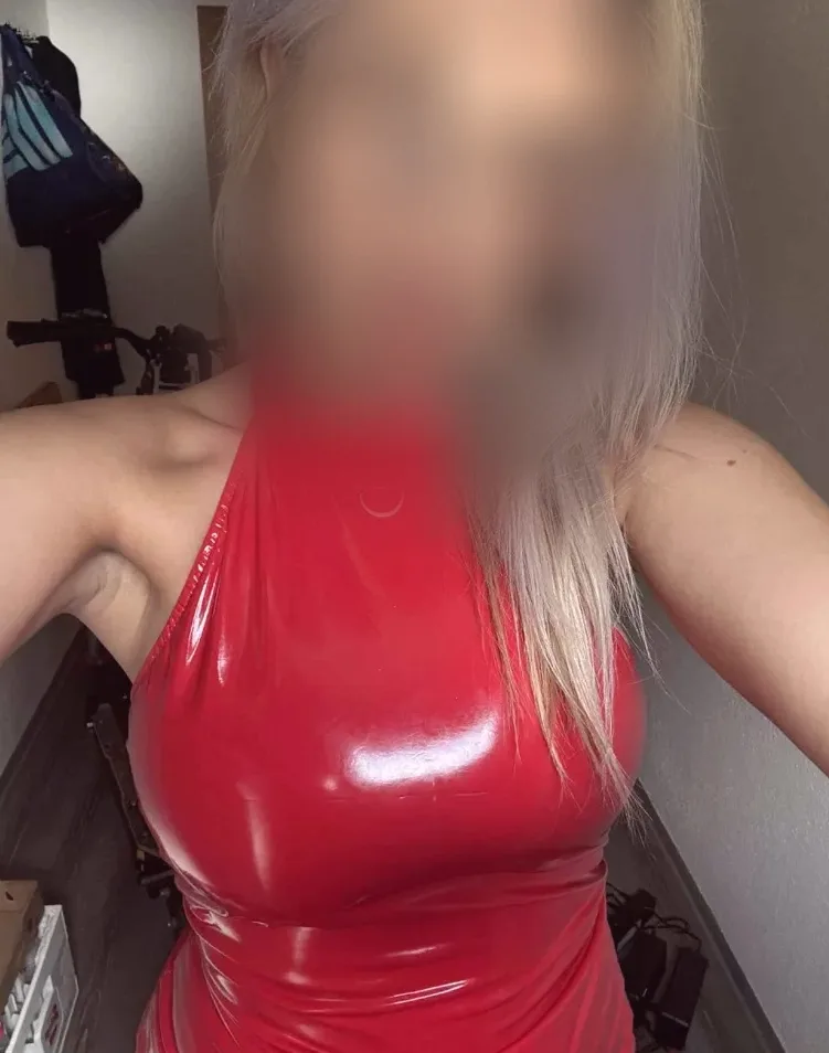Nathalie, 23