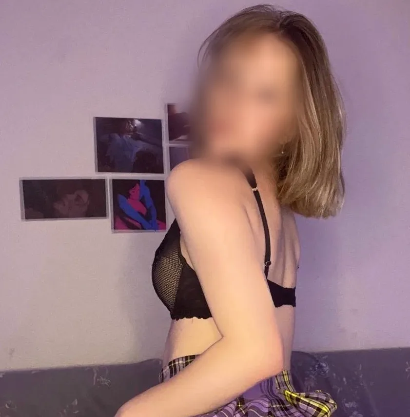 Nella, 21