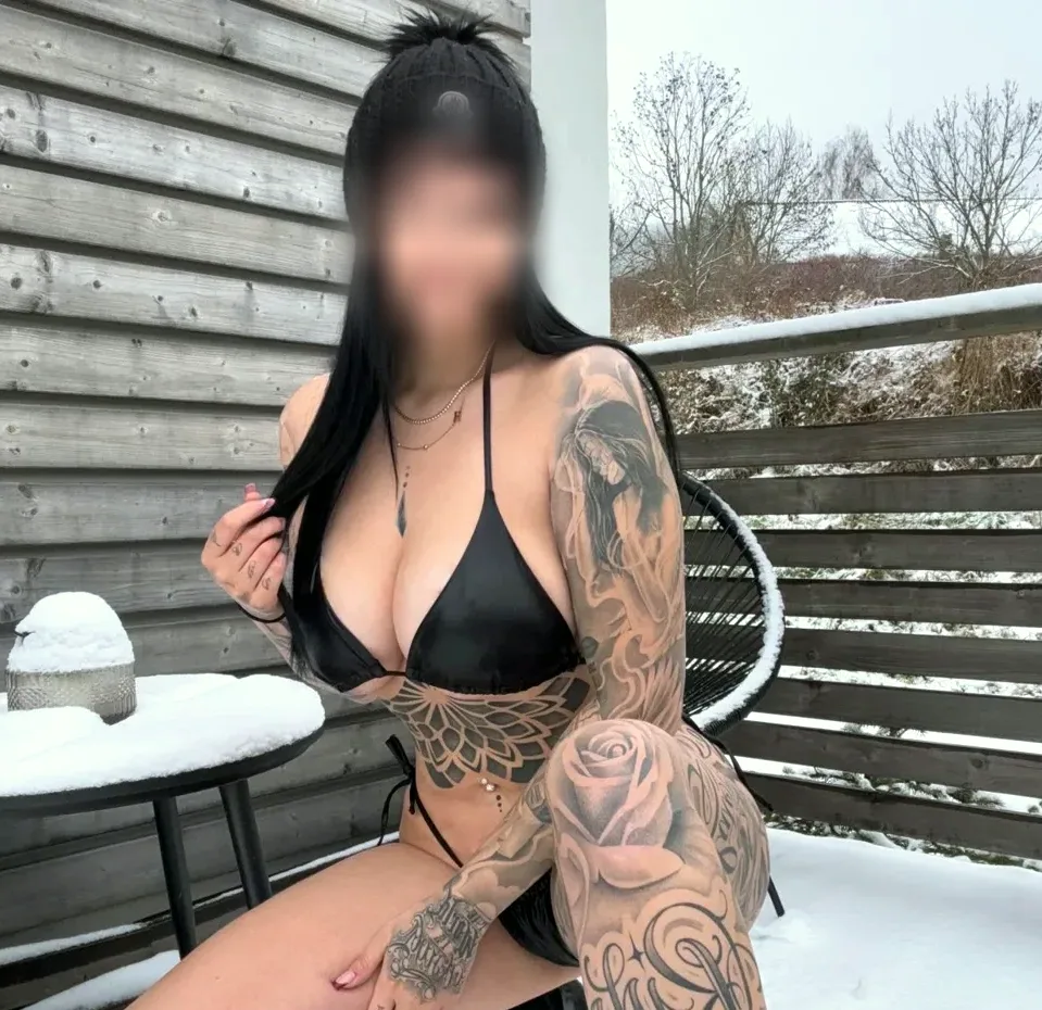 Olivia, 22